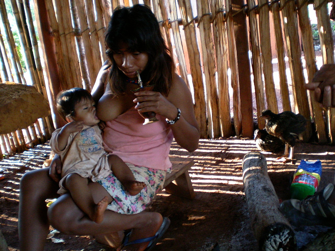 En hogares donde las mujeres trabajan, disminuye la pobreza infantil 