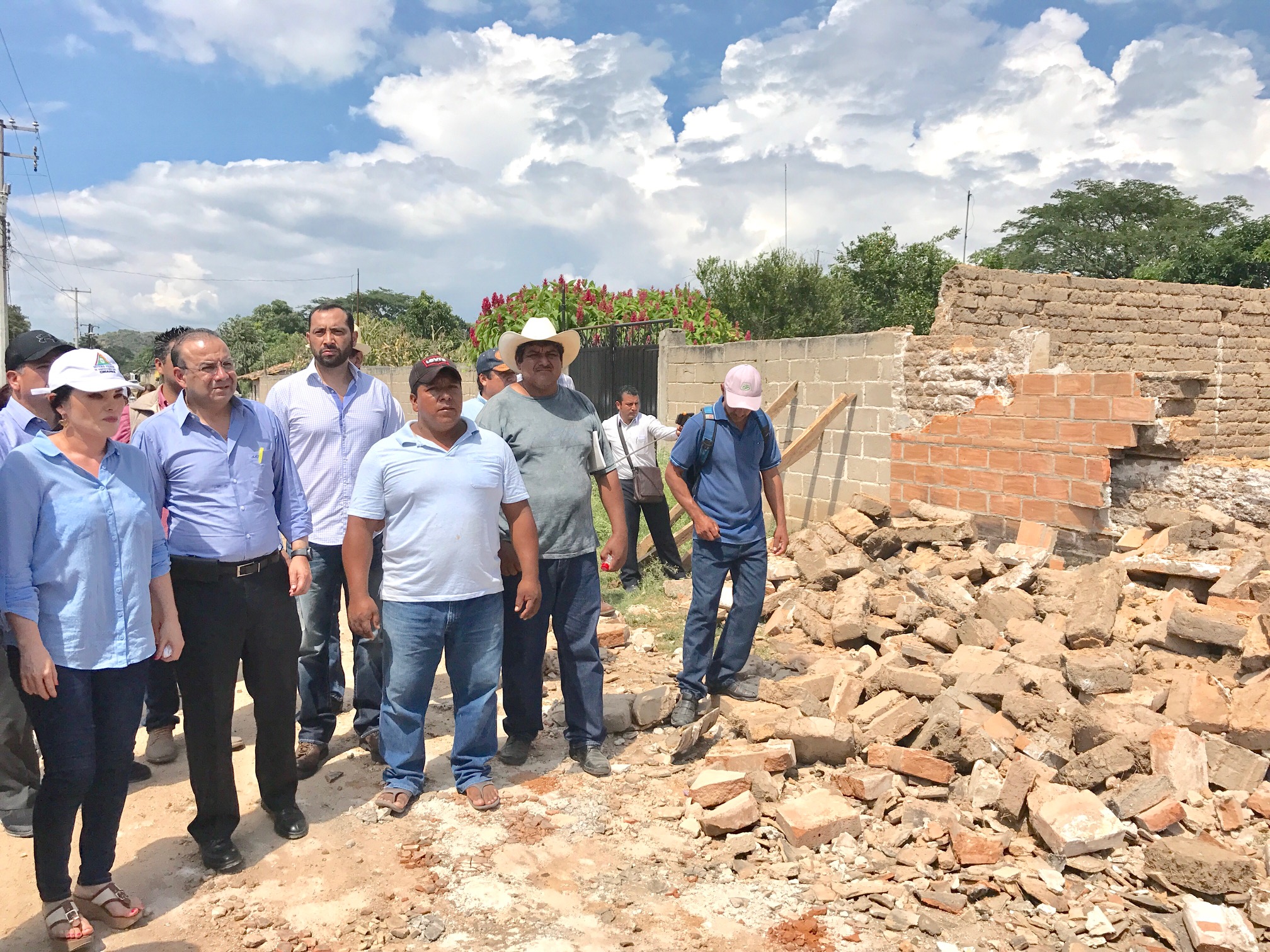 Autoridades visitan viviendas afectadas por los sismos del 2017