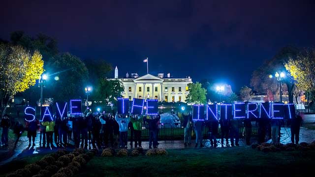 Protesta en Casa Blanca para salvar la neutralidad de la red