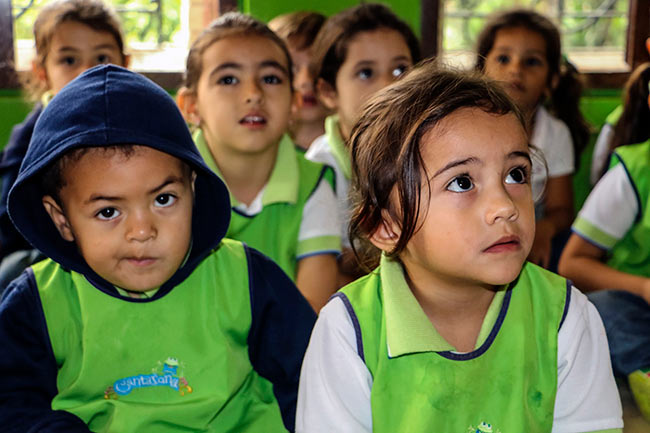 Se ha considerado que las radiodifusoras deben tener más cuidado con como presentan a los niños (Foto: Secretaría de Movilidad de Medellín)