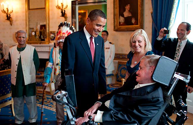 Stephen Hawking creía en la necesidad social de un seguro médico gratuito y universal (Foto: Oficina del Presidente de los Estados Unidos)