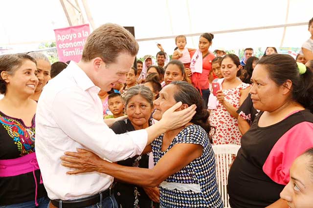 En seis años ni Manuel Velasco (PVEM) ni Juan Sabines (PRI) pudieron bajar el porcentaje de pobres en el estado de Chiapas. Foto: Twitter de Manuel Velasco. 