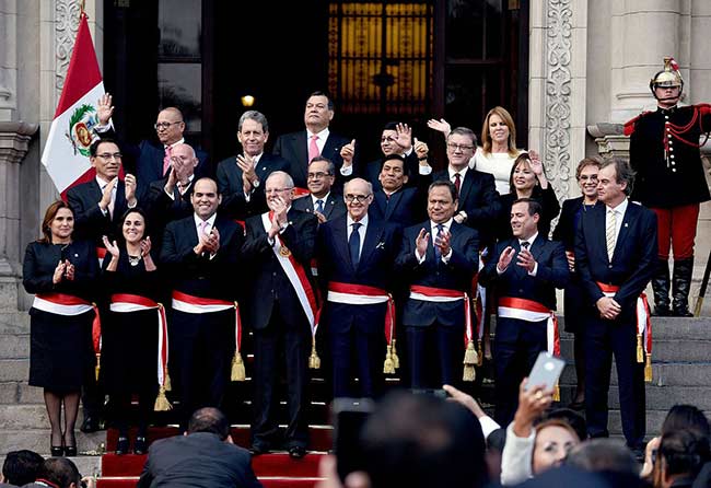 Pedro Pablo Kuczynski y su gabinete presidencial. 