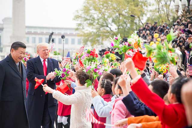 Donald Trump aplicó diferentes impuestos a las importaciones chinas generando una guerra comercial con China.