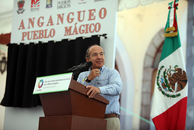 Felipe Calderón en nombramiento de Angangueo como Pueblo Mágico en 2012.
