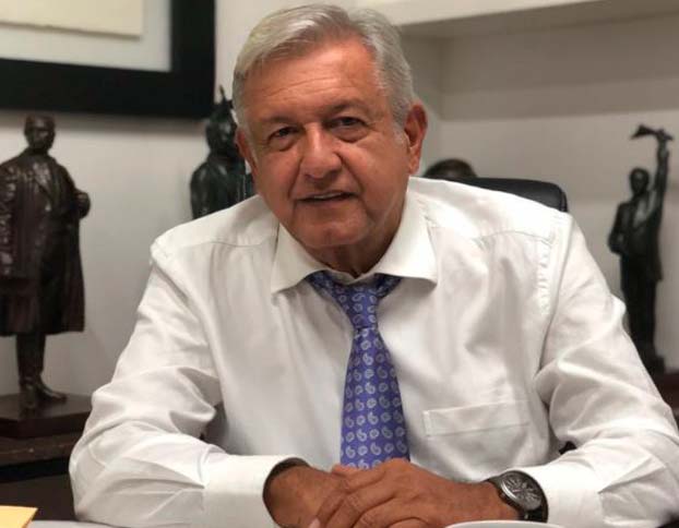 AMLO reducirá los salarios de los funcionarios públicos, incluyendo el de él. 