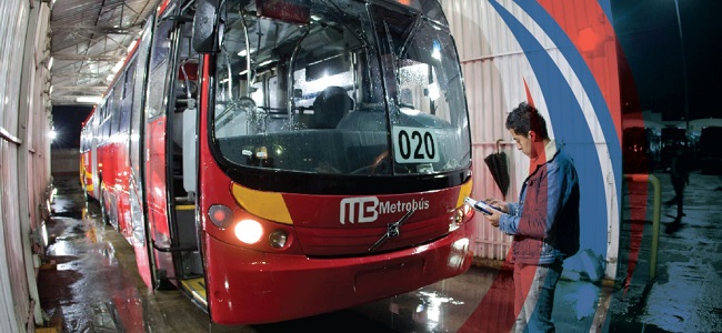 Metrobús en mantenimiento