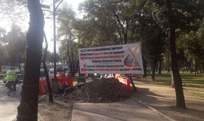 Protesta contra el Metrobús de Reforma