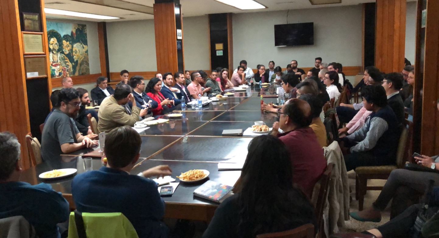 Esquivel en reunión de Democracia Deliberada