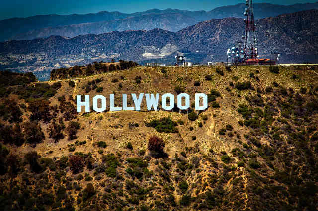 El icónico letrero de Hollywood fue inaugurado un 13 de julio