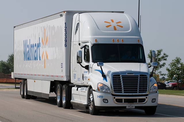 La falta de traileros tiene preocupado al gremio desde hace años (Foto: Walmart)